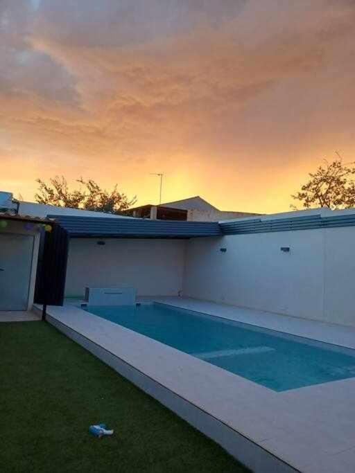 Alojamiento El Pez Casa Con Piscina Climatizada Villafranca de los Caballeros ภายนอก รูปภาพ
