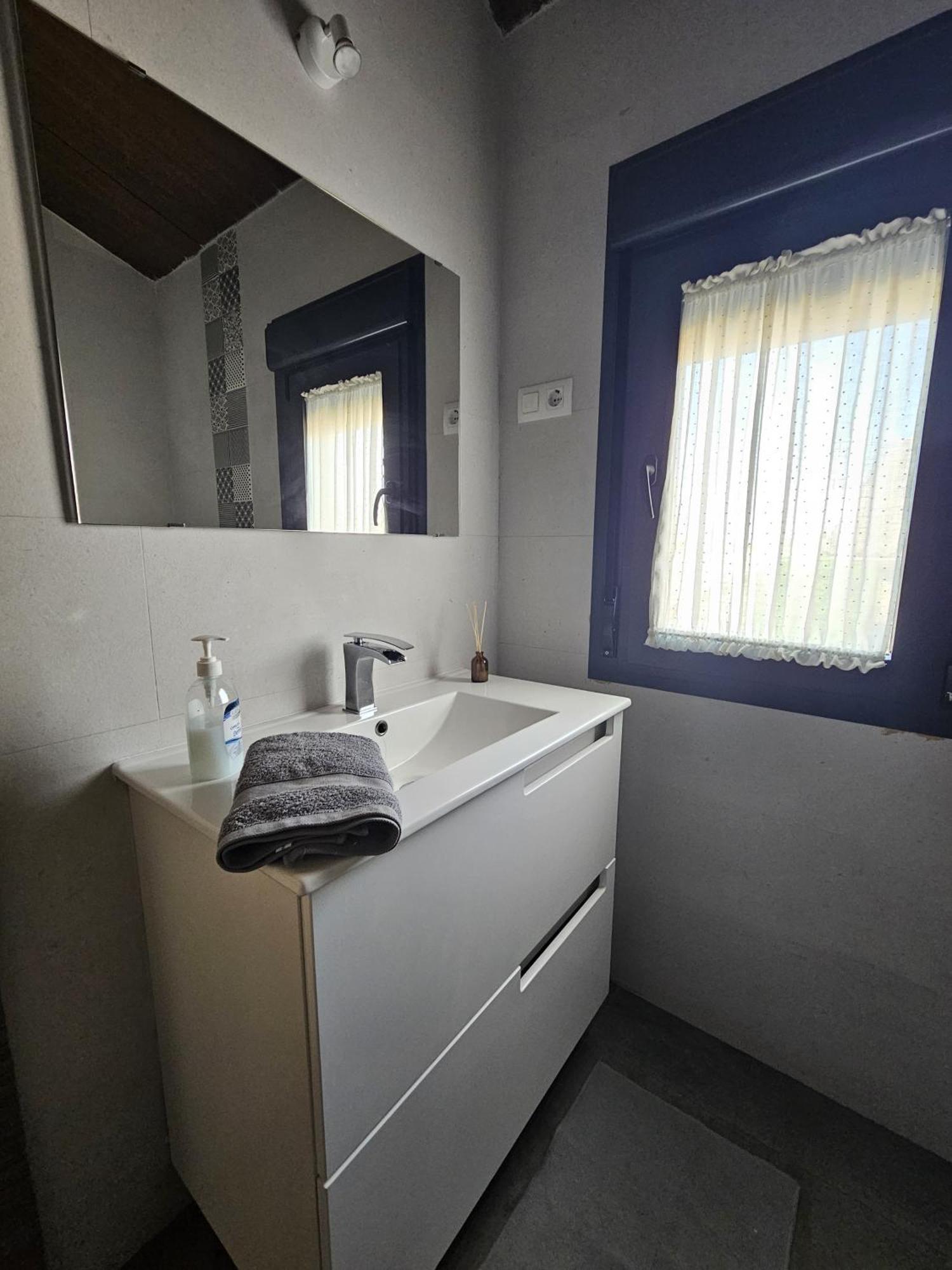Alojamiento El Pez Casa Con Piscina Climatizada Villafranca de los Caballeros ภายนอก รูปภาพ