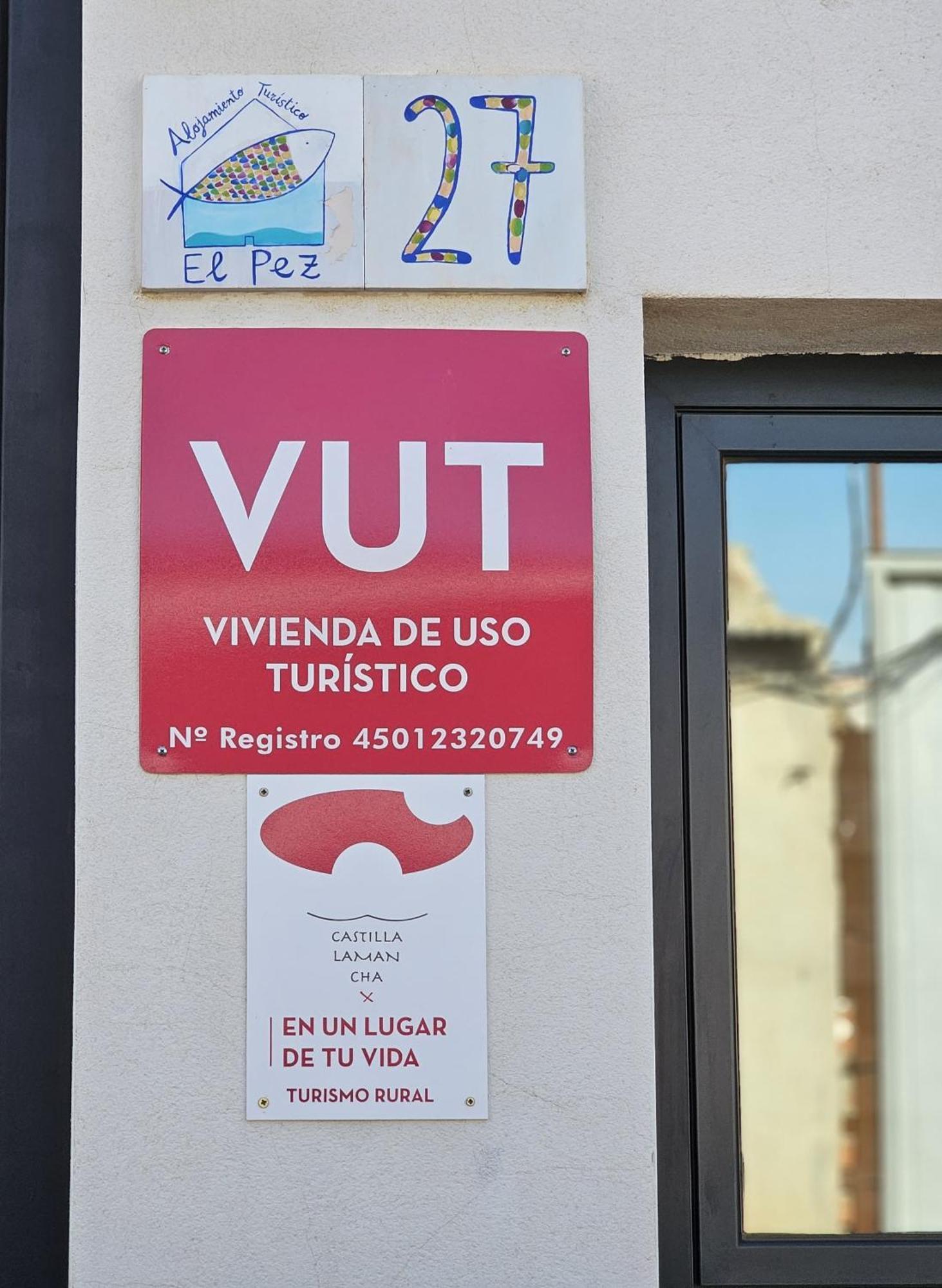 Alojamiento El Pez Casa Con Piscina Climatizada Villafranca de los Caballeros ภายนอก รูปภาพ